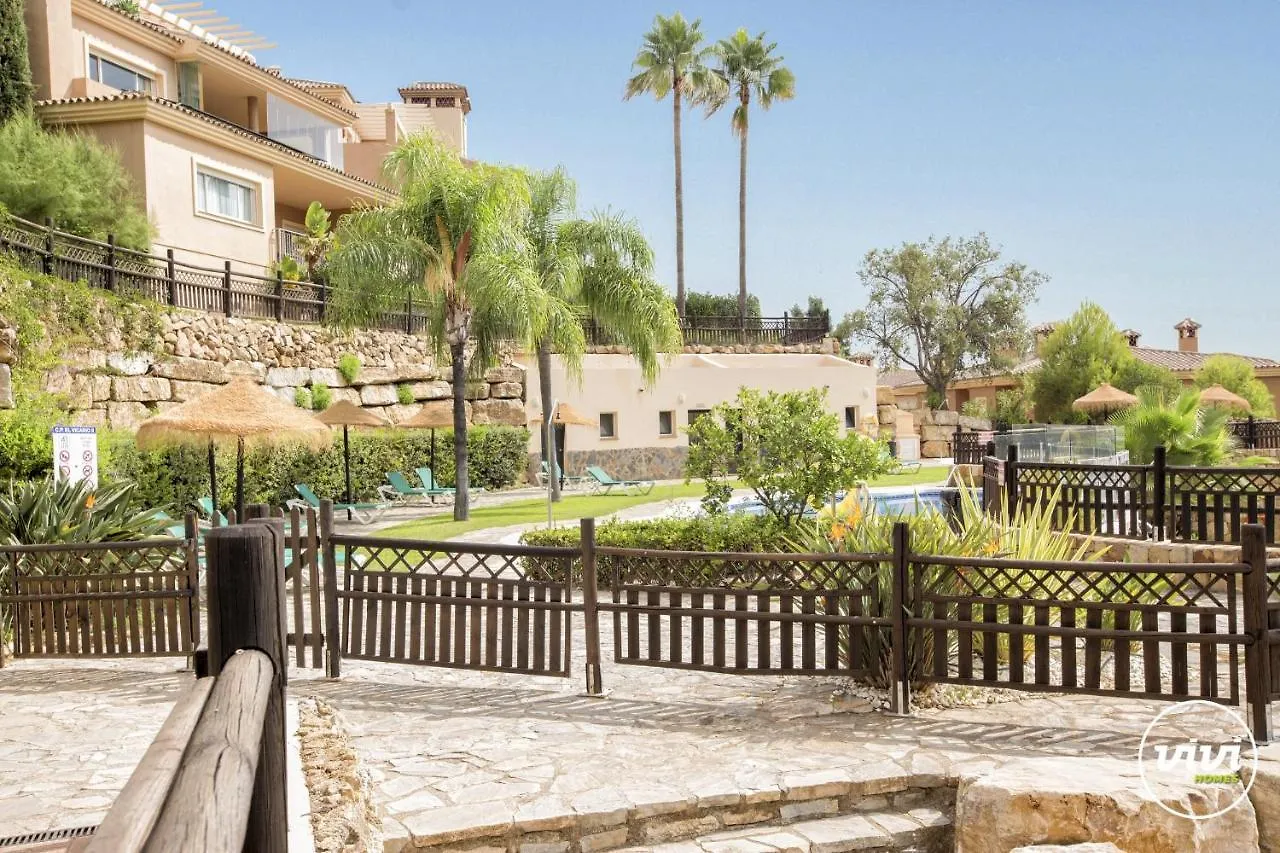 Vivi Homes - Valery Pool, Terrace & Padel Ojen Apartment